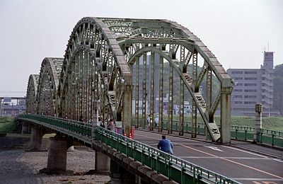 中橋