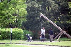 大塚公園「運動広場」横の遊具