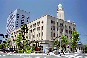 横神奈川県庁本庁舎側から見る横浜税関