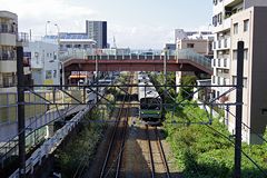 歩道橋から横浜線を見る 歩道橋から横浜線を見る