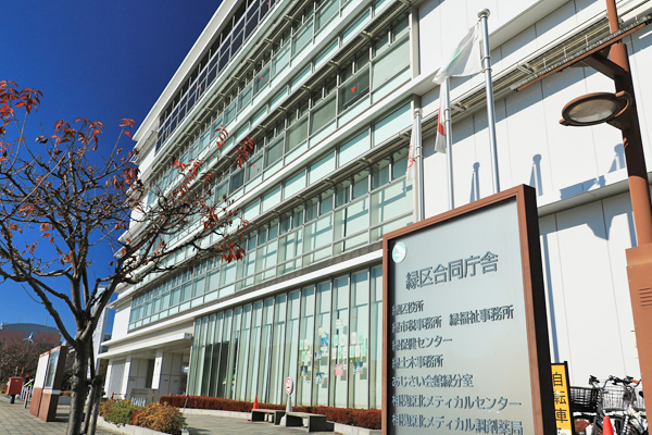 ���{�w�������