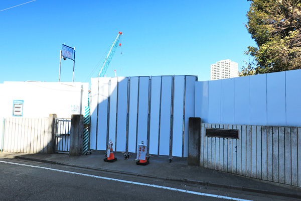 ���{�w�������