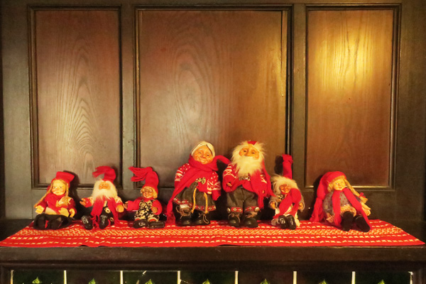 �R�萼�m�ِ��E�̃N���X�}�X