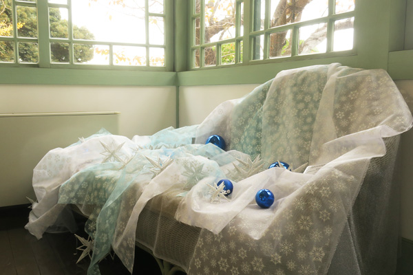 �R�萼�m�ِ��E�̃N���X�}�X